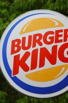 Burger King récompense ses 27 ans de carrière avec une pochette surprise, les internautes lui offrent 270.000 euros