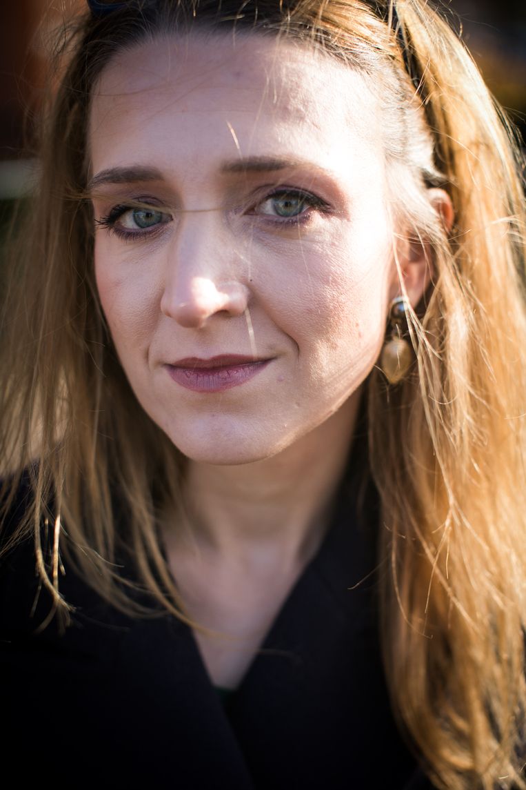 Filosofe Alicja Gescinska is niet verbaasd over het fenomeen: ‘We zijn voor gelijkheid en eerlijkheid, maar het moet onszelf toch in de eerste plaats goed uitkomen.’ Beeld BAS BOGAERTS