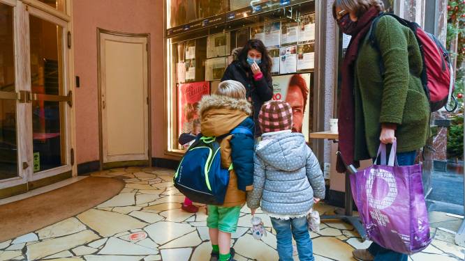 REPORTAGE. Naar de cinema en bowling in Brussel, terwijl ze in de rest van het land gesloten zijn: “Tijd om ook als klant een statement te maken”