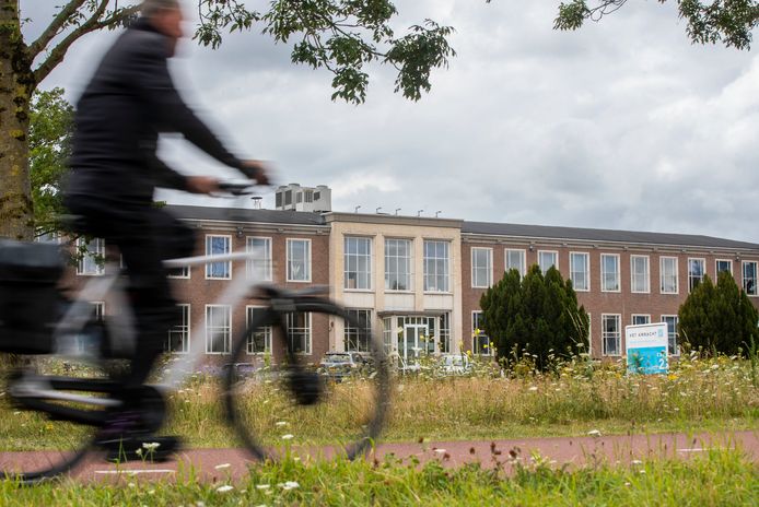 Veenendaal gaat tijdelijk 70 vluchtelingen opvangen om het aanmeldcentrum in Ter Apel te ontlasten. De vluchtelingen worden ondergebracht in het voormalige hoofdkantoor van BelCompany aan de Wageningselaan.