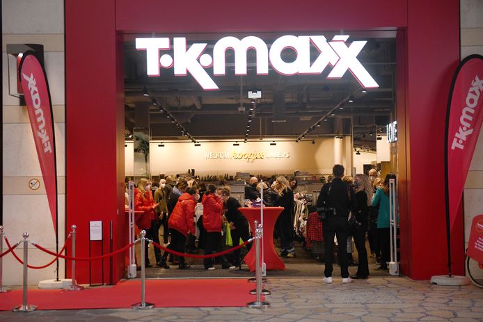 TK Maxx opende donderdag de deuren in Enschede. De eerste vestiging in Twente.
