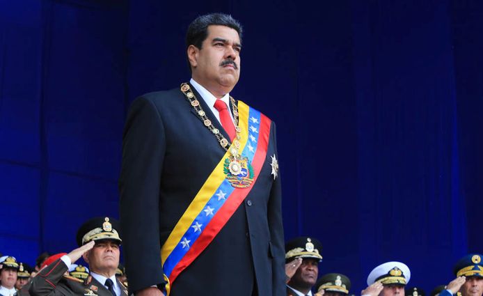 Volgens het Venezolaanse ministerie van Informatie ging het om een aanslag tegen de president. Zeven soldaten van de nationale garde raakten gewond. Maduro zelf bleef ongedeerd.