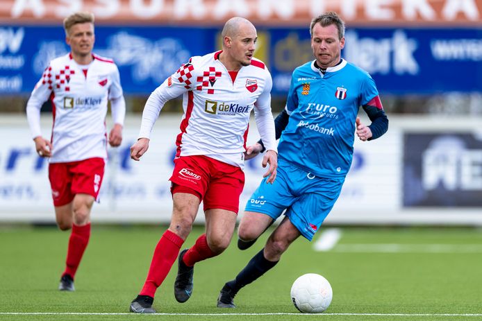 Kozakken Boys (Frenk Keukens, links) en Excelsior Maassluis (Vincent van den Berg) staan op de eerste speeldag van het seizoen 2022-2023 in de Jack's League tegenover elkaar.