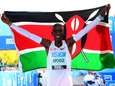 Atletieklegende Eliud Kipchoge verbetert in Berlijn wereldrecord op marathon