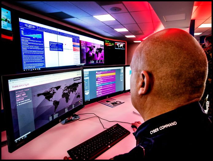 De controlekamer van het Defensie Cyber Commando.