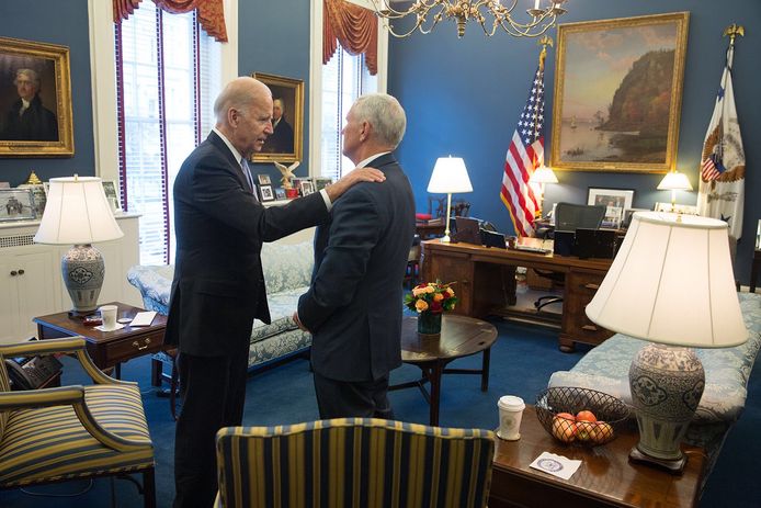 Joe Biden en Mike Pence in het Witte Huis, exact vier jaar geleden.
