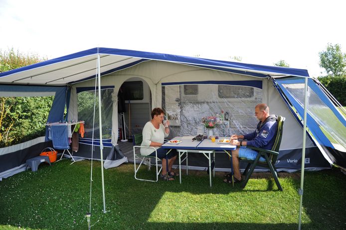 Kamperen in Koudekerke. Het aantal kampeerplaatsen in Zeeland neemt in rap tempo af.
