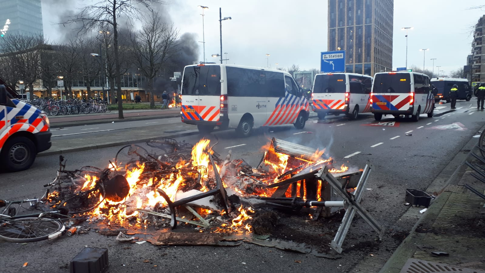Fietsen in brand gestoken op 18 Septemberplein.