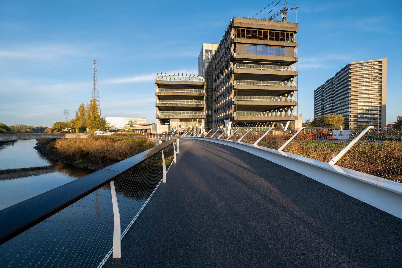 516 parkeerplaatsen Keerdok geopend “Parking van de toekomst” Foto