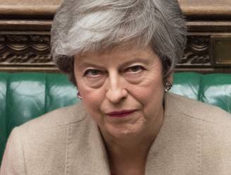 May riskeert “complete ineenstorting” van regering door brexit-impasse