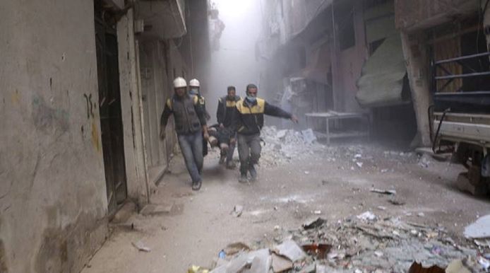 Bij het bombardement op het ziekenhuis kwamen gisteravond minstens 16 mensen om het leven. Onder hen twee zwangere vrouwen, meldt het Syrisch Observatorium voor de Mensenrechten.