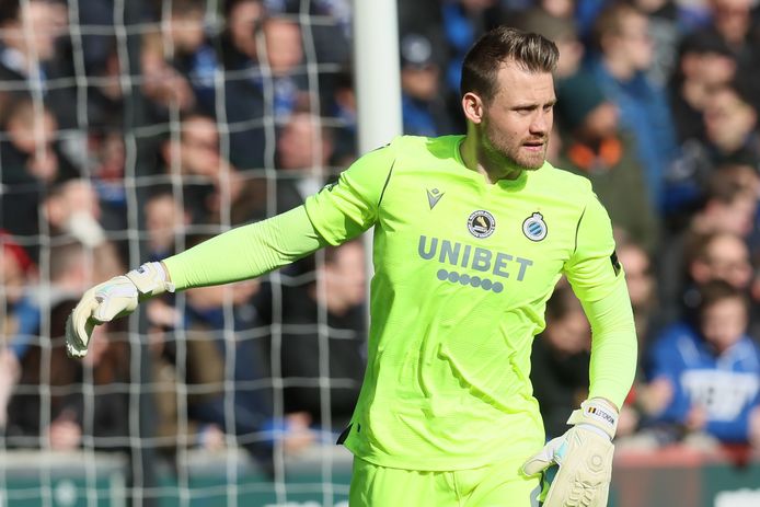 Mignolet, hier met gokbedrijf UNIBET op z'n shirt.