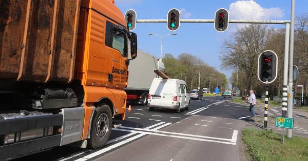 Meisje ernstig gewond na aanrijding door bestelbus in Werkendam.