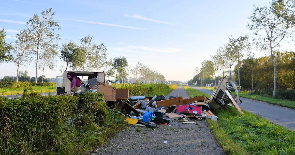 Camper volledig verwoest bij ongeval op N57.