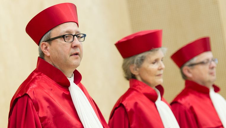 De rechters van het constitutioneel hof tijdens de uitspraak vandaag Beeld ap