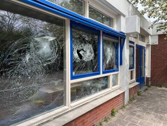 Kansloze actie: bijna alle ramen van deze basisschool in Lelystad vernield