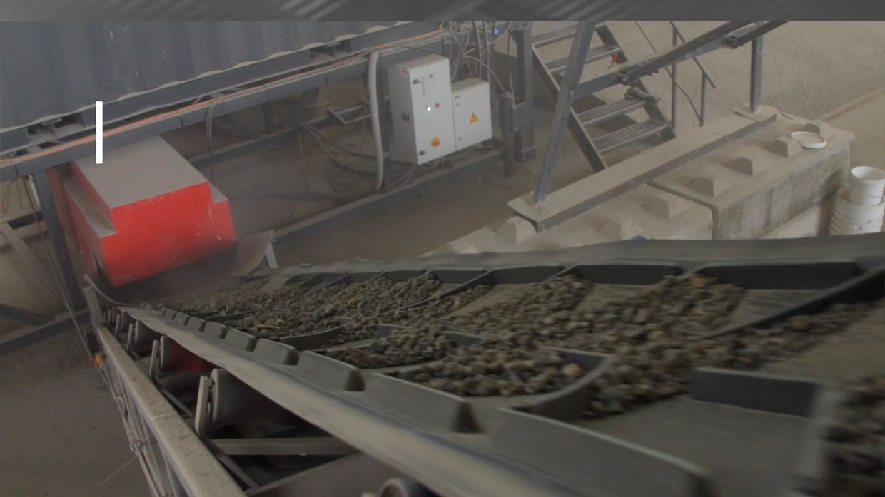 De nieuwe machine kan het beton scheiden in de oorspronkelijke grondstoffen grind, zand en cement. Beeld NewHorizon