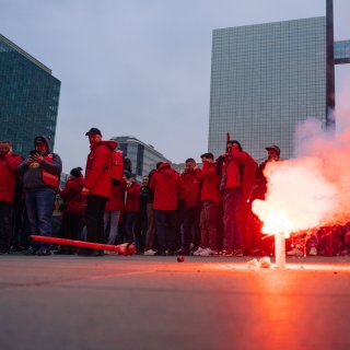 Live - Actievoerders verzamelen aan Noordstation, meerdere arrestaties voor brandjes in Brusselse tunnels