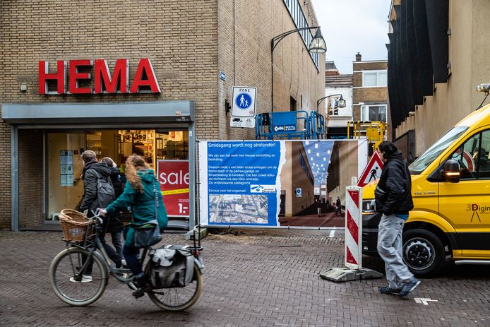 De Smidsgang is op dit moment volledig afgesloten.