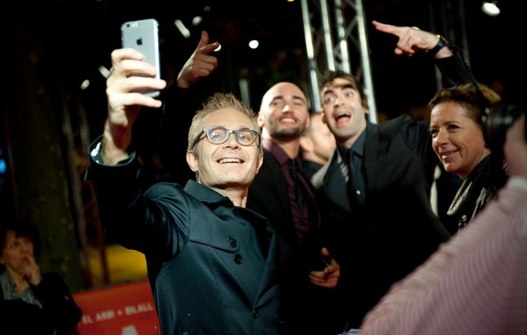 Ward Verrijcken op de première van 'Black', met regisseurs Adil El Arbi en Bilall Fallah in Brussel. Beeld BELGAIMAGE