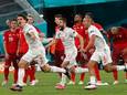 Spanje speelt penaltytrauma van zich af tegen tien Zwitsers en bereikt halve finale
