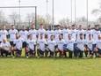Elsweide droeg voorafgaand aan de wedstrijd shirts met ‘We love you Johan’ als steunbetuiging aan grensrechter Johan Leenders.