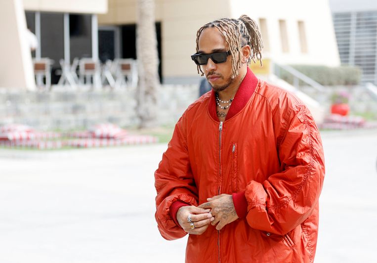 Lewis Hamilton, voorafgaand aan de Grand Prix van Bahrein. Beeld REUTERS