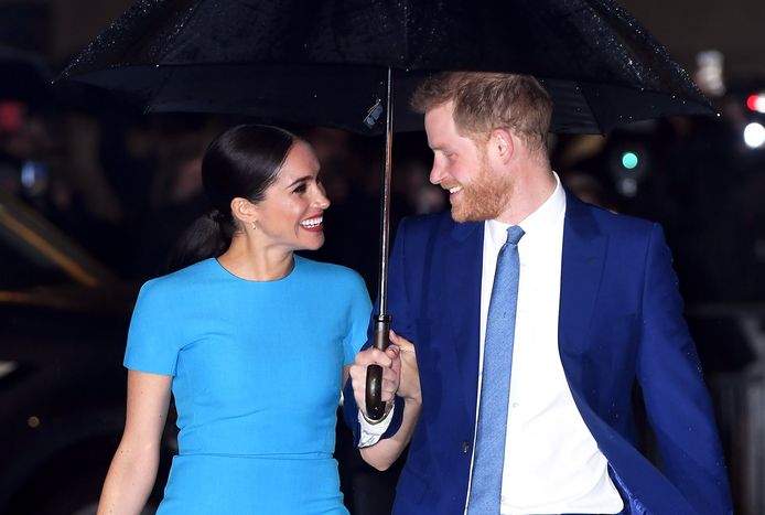 Stralend gelukkige Harry en Meghan trotseren regen tijdens laatste dagen in Londen