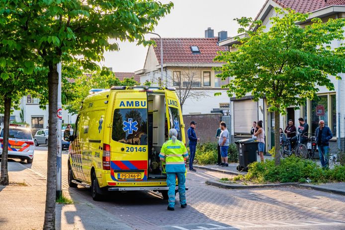 Een kind werd afgevoerd naar het ziekenhuis na een mogelijk steekincident in Tilburg