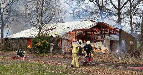 Schuur in Overdinkel gaat in vlammen op