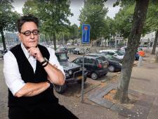 Auto, binnenstad, mens en boom: het lastige probleem van het parkeren in de binnenstad