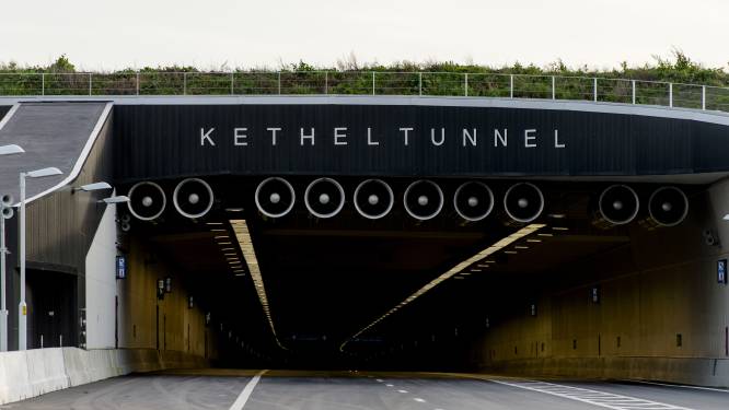 Na het tweede telefoontje heeft Rijkswaterstaat een levensgroot probleem: afsluiten die tunnel!