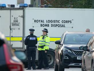 Dode en gewonde bij ontploffing op parking van ziekenhuis in Liverpool, drie mannen opgepakt op verdenking van terrorisme