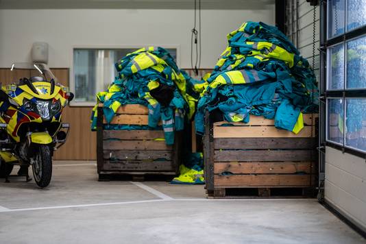 De oude kleding heeft afgedaan.