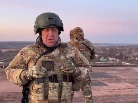 Le groupe Wagner a commencé à transférer à l'armée russe ses positions à Bakhmout