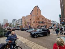 Bar en boos op Spoorlaan Tilburg door files, ondernemers balen: ‘Alles ligt tegelijk open’