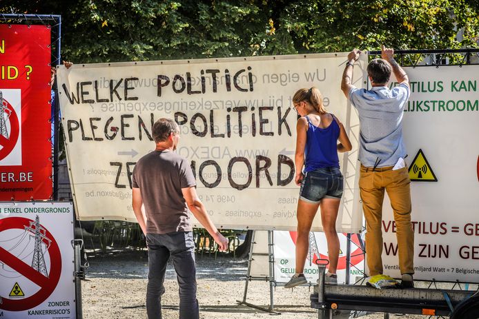 protest tegen Ventilus project te Brugge waar de burgemeesters samen komen met minister om de zaak te bespreken