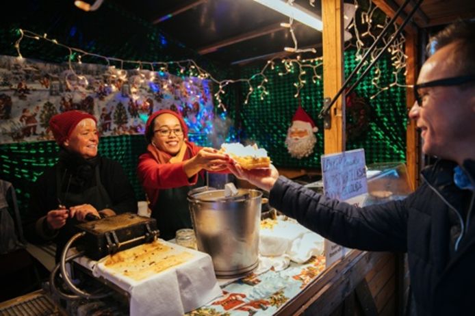 Een archieffoto van de kerstmarkt in Mechelen. Of die dit jaar plaatsvindt, is nog onzeker. In de meeste gemeenten gaan de besturen ervan uit dat de komende weken de Glühwein- en jeneverstandjes opgesteld mogen worden.