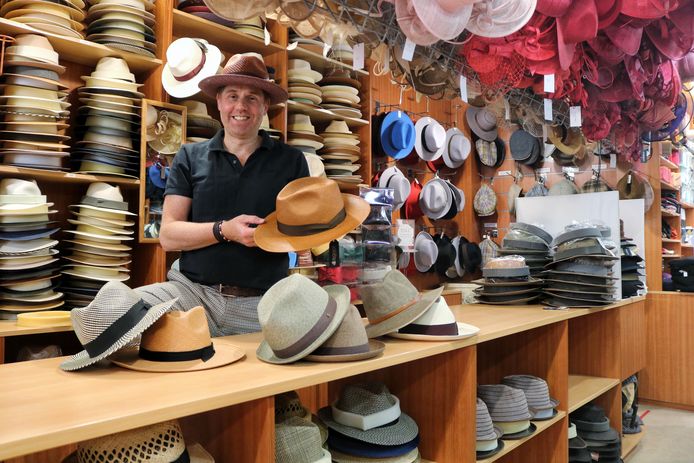 Een flat uit Peaky Blinders hebben? Dan moet naar hoedenwinkel Jos van Dijck | Utrecht AD.nl