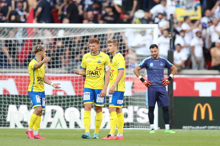 Spelers van Waasland-Beveren. Beeld BELGA