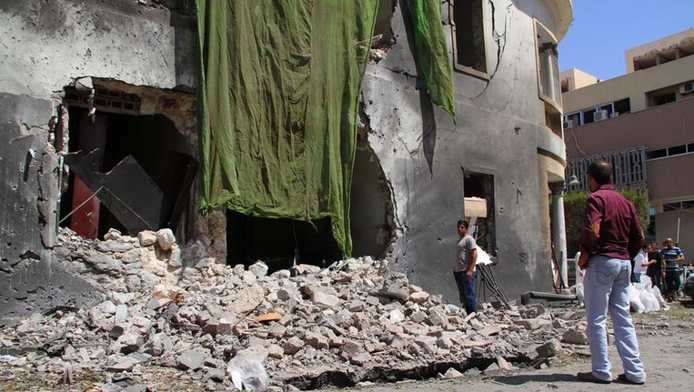 Ravage in Benghazi na een bomaanslag vorige week Beeld ANP