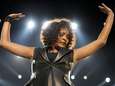 Amerikaanse privédetective over dood Whitney Houston: “Ze was niet alleen toen ze stierf”