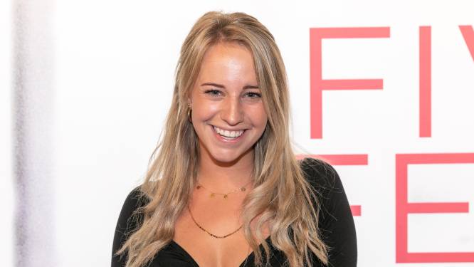 Vlogger Dee was een jaar lang stil over drie miskramen: ‘Houd het niet langer vol’