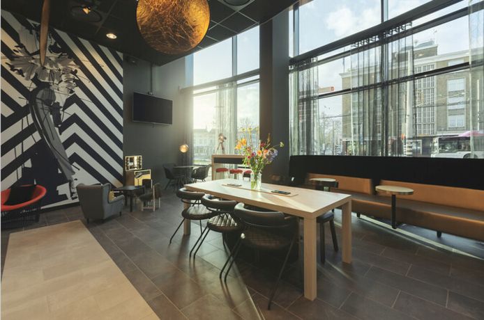 De lobby van het nieuwe hotel aan het Willemsplein