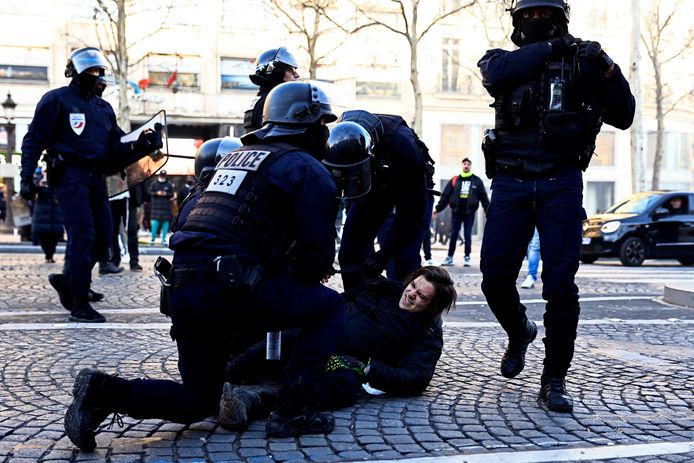 French anti-riot policemen detain a man on the Champs Elysees in Paris on February 12, 2022 as convoys of protesters so called "Convoi de la Liberte" arrived in the French capital. - Thousands of protesters in convoys, inspired by Canadian truckers paralysing border traffic with the US, were heading to Paris from across France on February 11, with some hoping to blockade the capital in opposition to Covid-19 restrictions despite police warnings to back off. The protesters include many anti-Covid vaccination activists, but also people protesting against fast-rising energy prices that they say are making it impossible for low-income families to make ends meet. (Photo by Sameer Al-DOUMY / AFP)