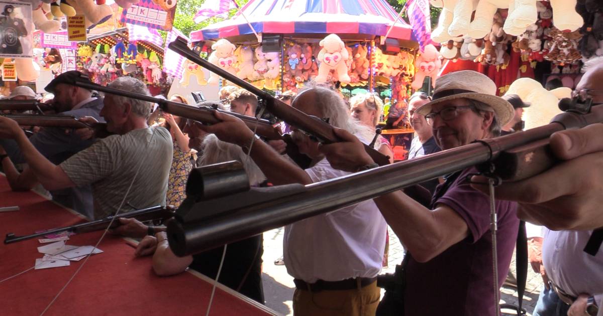 Een laatste groet aan Luchtbuks Ria: saluutschoten gelost tijdens Tilburgse Kermis - BN DeStem