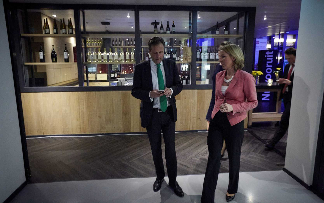 Alexander Pechtold wacht op de uitslagen van de provinciale verkiezingen. Beeld anp