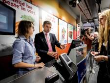 Blokhuis wil dat roken uit het zicht verdwijnt