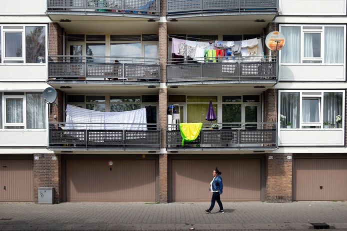 In arme wijken is vaak minder groen om in te bewegen. Ook zijn ze ’s avonds onveiliger, waardoor mensen eerder binnen blijven.