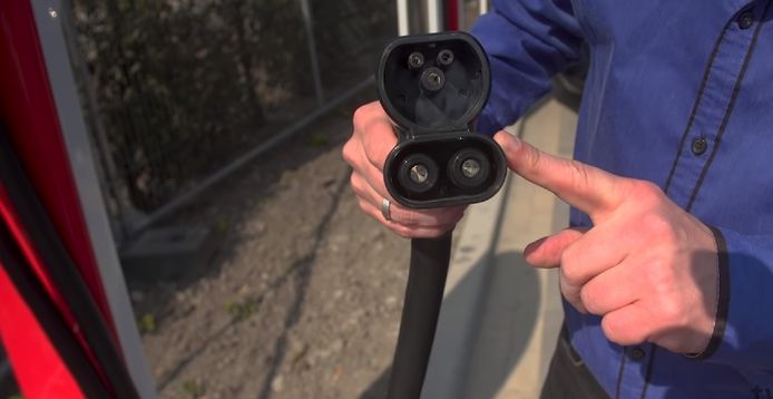 Tesla Model S En X Krijgen Een Ccs Adapter Voor Snelladen Zonder Supercharger Auto Ad Nl